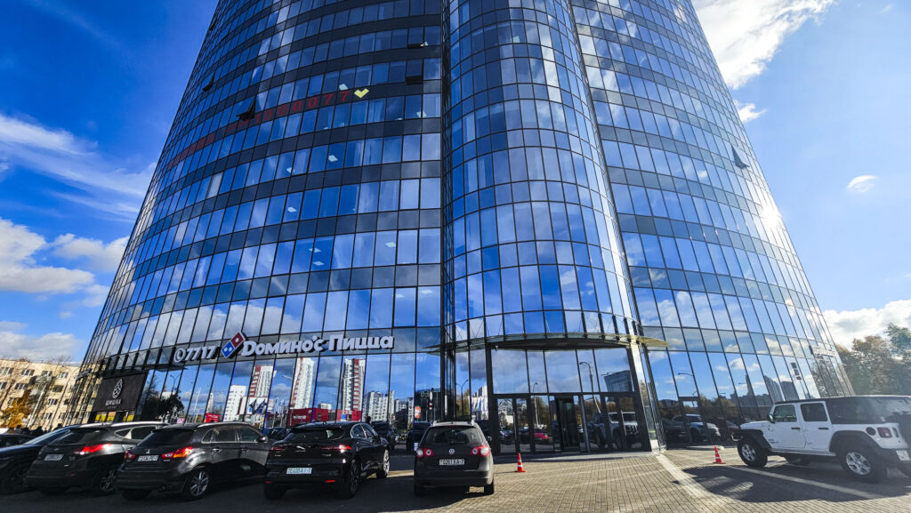 Изображение на обложке объявления